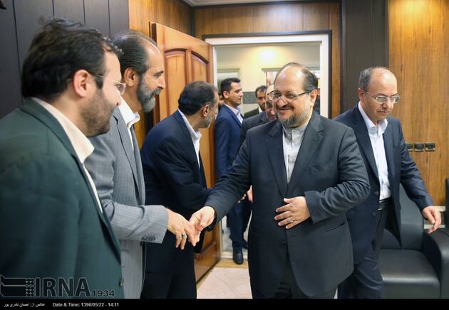 حضور کرباسیان و شریعتمداری در اتاق اصناف ایران