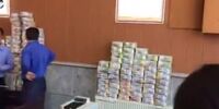 چیدن پول در شعبه بانک برای ایجاد اطمینان در مشتریان! + عکس