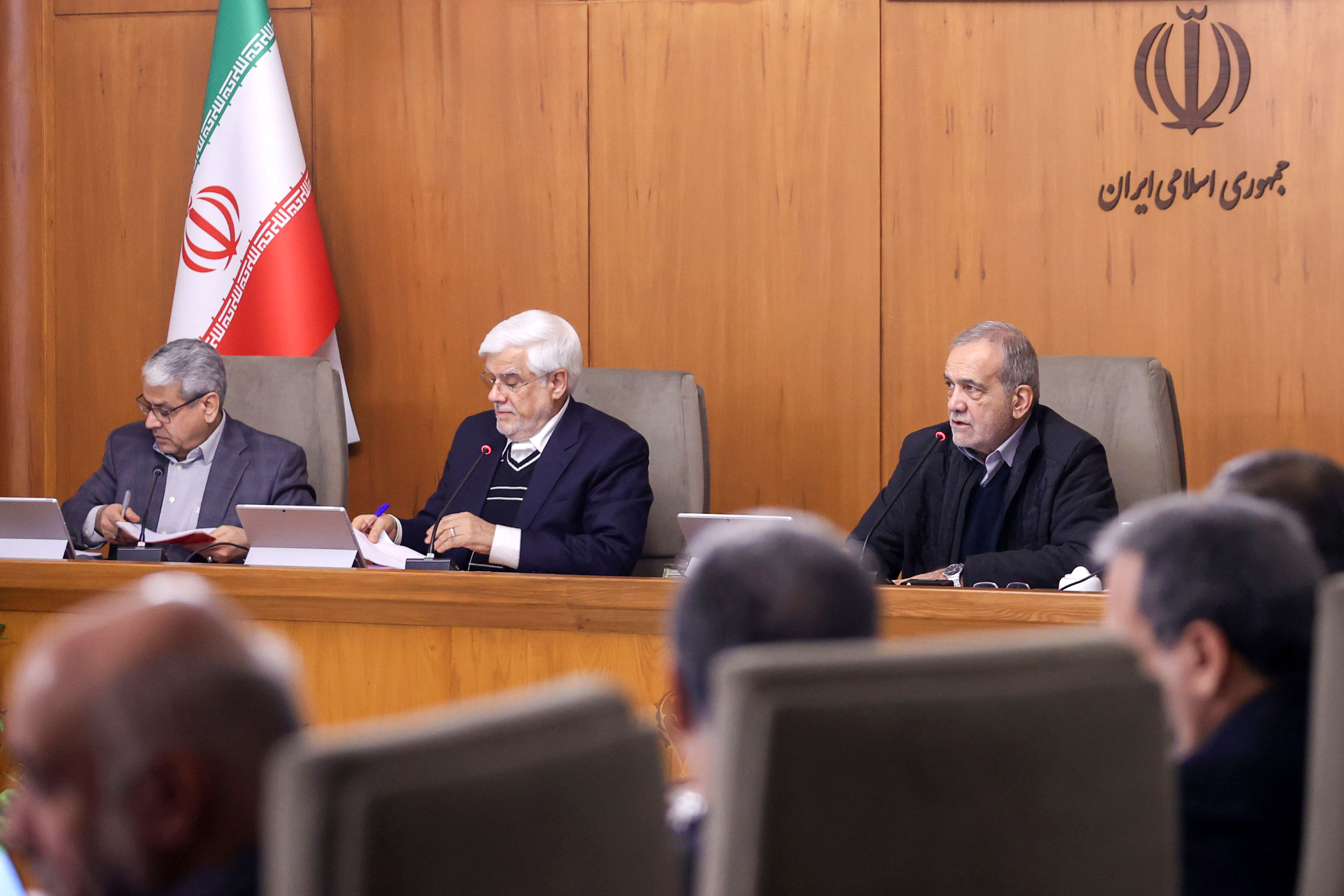 پزشکیان: به لاریجانی توصیه کردم محدودیت اینترنت در اسرع وقت برطرف شود | با رهبری درباره نحوه رسیدگی به پرونده قضایی متهمان حوادث اخیر دیدار داشتم