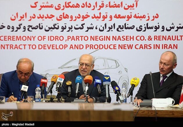 مراسم امضای قرارداد رنو