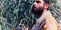 عکسی از ابراهیم اصغرزاده با اسلحه دوربین‌دار در سفارت آمریکا