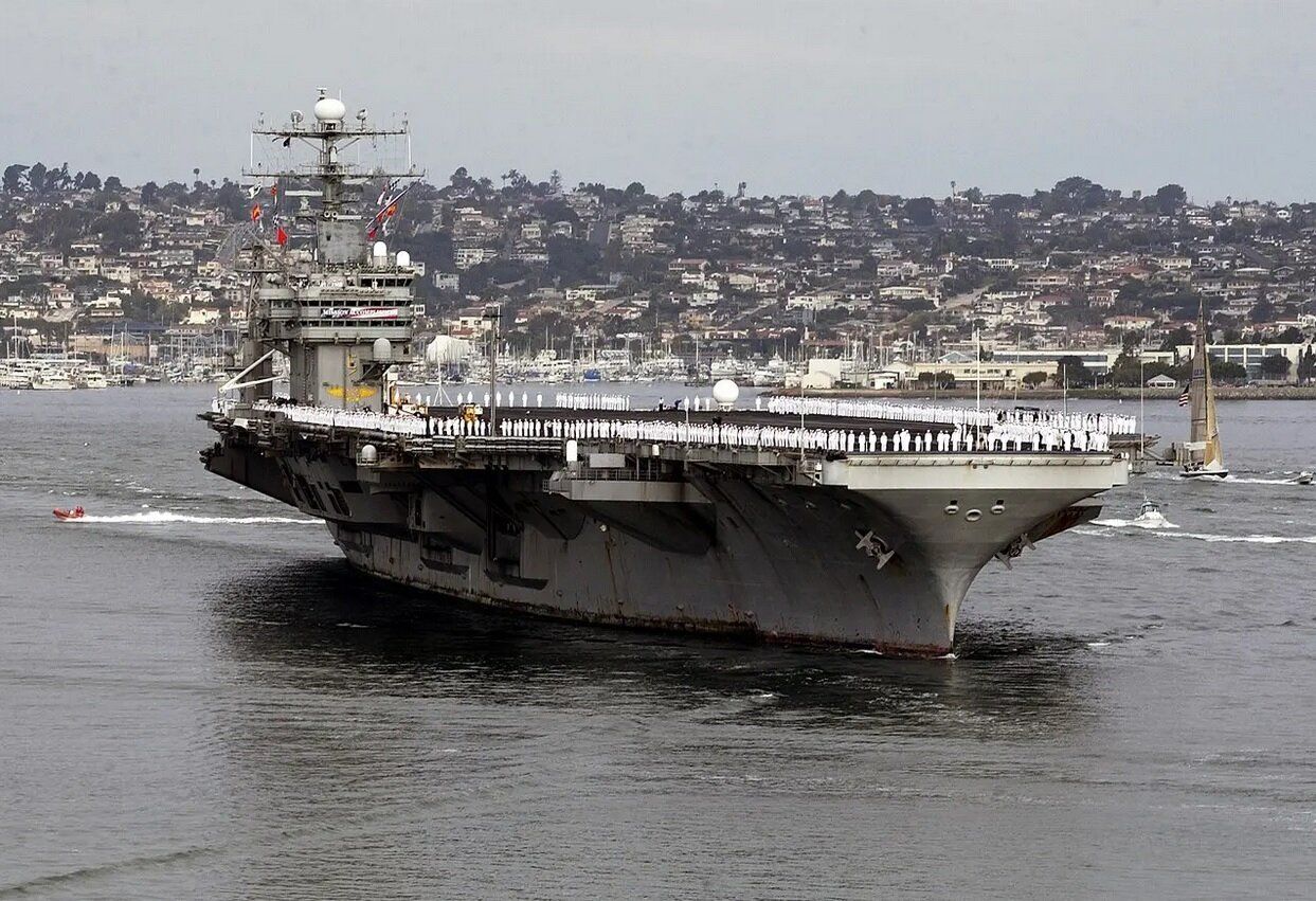 ناو آبراهام لینکلن روزانه چقدر هزینه برای ترامپ می‌تراشد؟