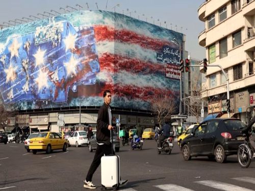 سایه جنگ بر سر دولت پزشکیان به روایت فایننشال‌تایمز | تفویض اختیارات به استان‌ها برای تداوم اداره کشور در بزنگاه بحران