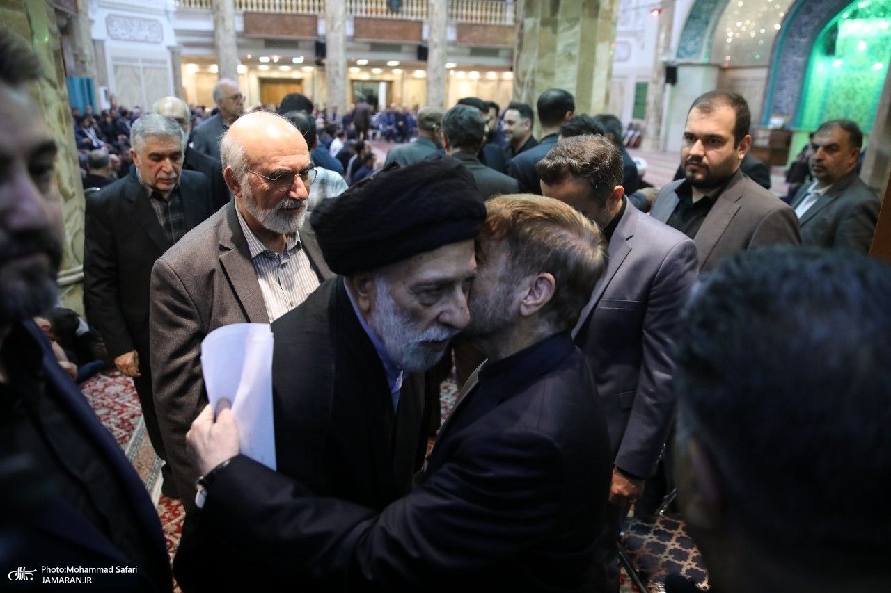 تصاویری جدید از هادی خامنه ای در یک مراسم ختم / میرسلیم هم بود + تصاویر