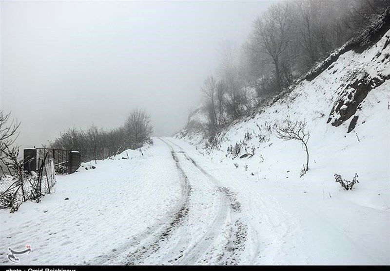  بارش برف و باران در جاده‌های ۱۵ استان
