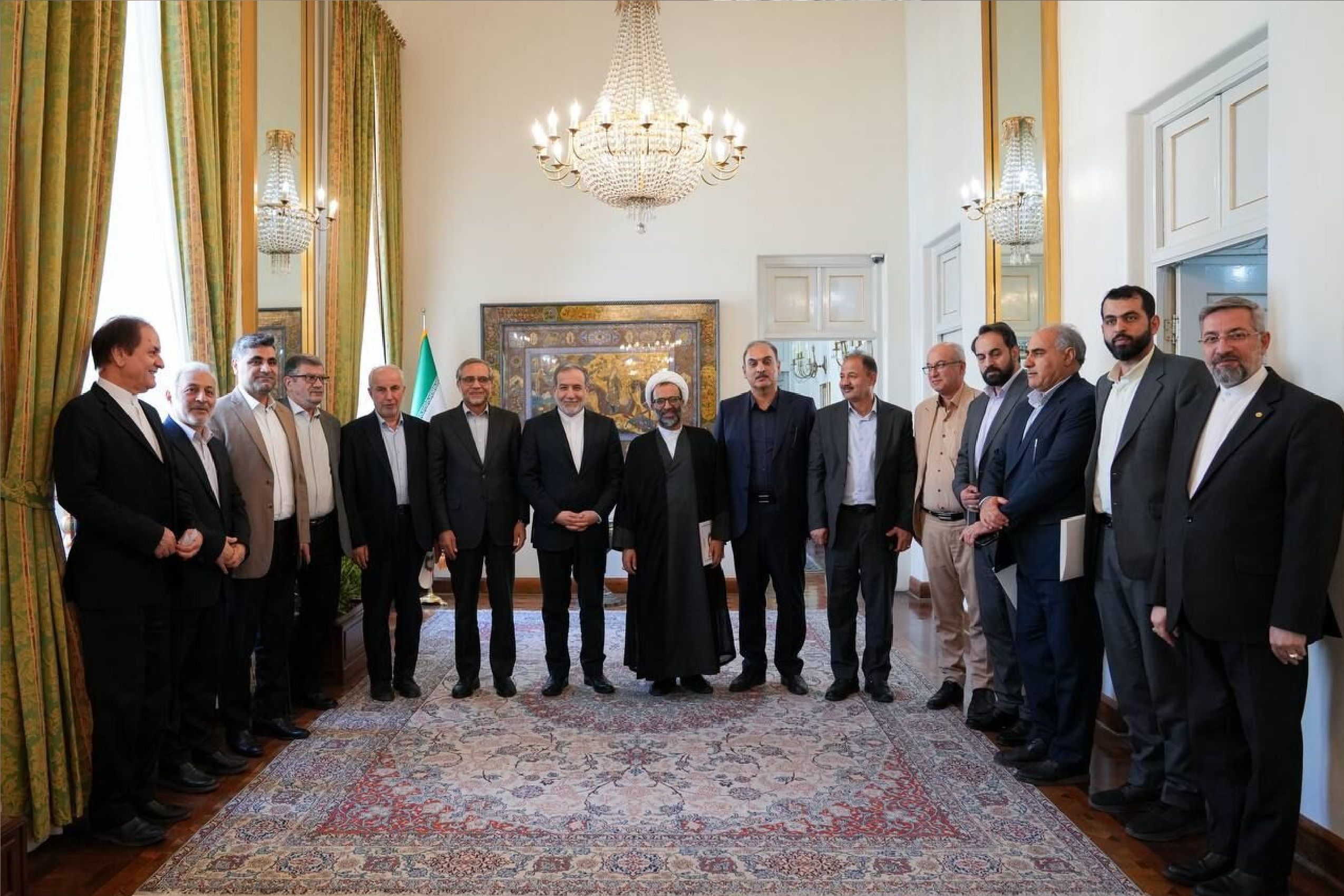 برگزاری نشست فراکسیون حمایت از ایرانیان خارج از کشور با عراقچی