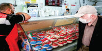 قیمت مرغ و تخم مرغ در خرده فروشی ها چند؟/ هیچ گونه کمبودی در بازار وجود ندارد