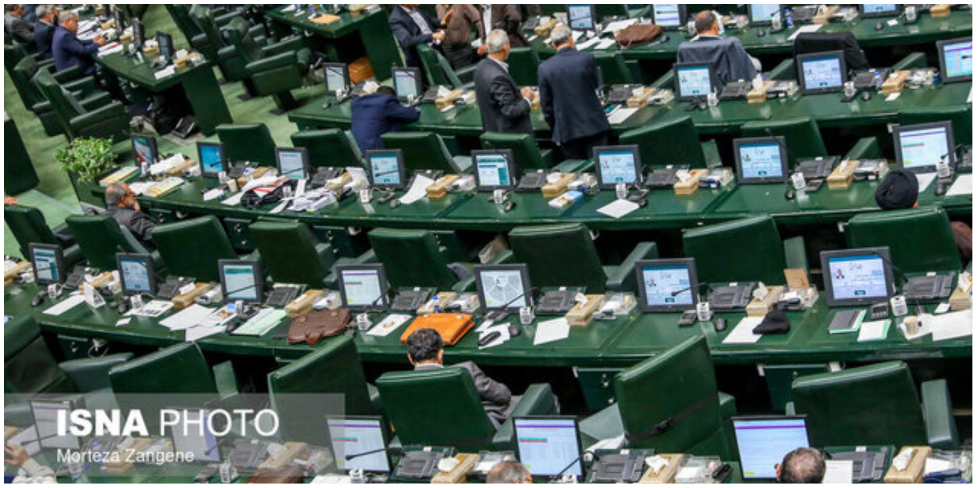 مخالفت مجلس با یک بند عرضه خودرو در بورس در لایحه بودجه 1402