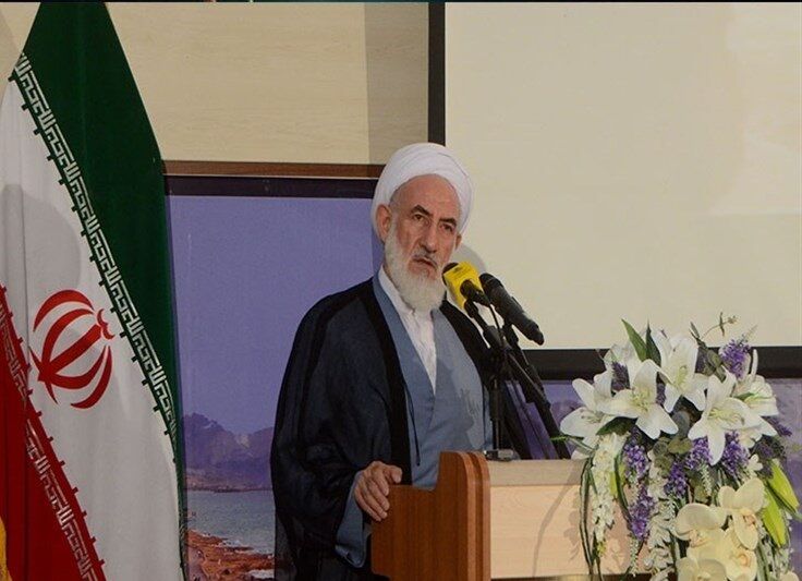 حمله تند امام جمعه زاهدان به امام جمعه اهل سنت ایرانشهر