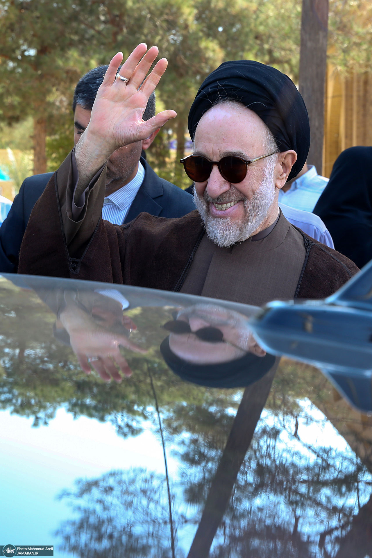 تصاویر جدید از سیدمحمد خاتمی بر مزار پدرش