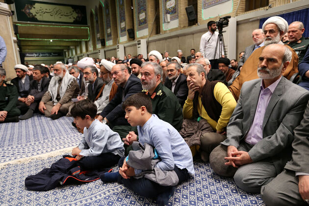 تصاویر دیدار مسئولان نظام، مهمانان کنفرانس وحدت و سفرای کشورهای اسلامی با رهبری