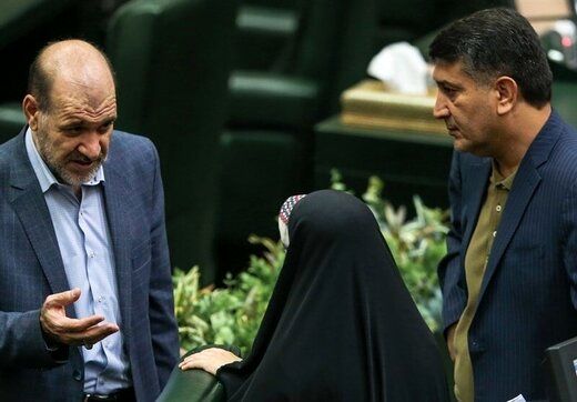 علت «توقف اجرای‌حکم» دو نماینده مجلس زندانی