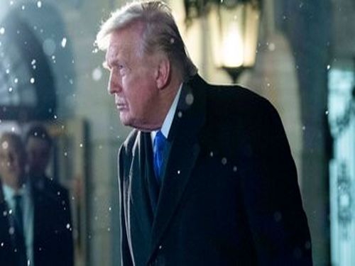 دیپلماسی نظامی ترامپ در مقابل ایران به روایت روزنامه نزدیک به قالیباف/ او به دنبال خرید زمان  است؟