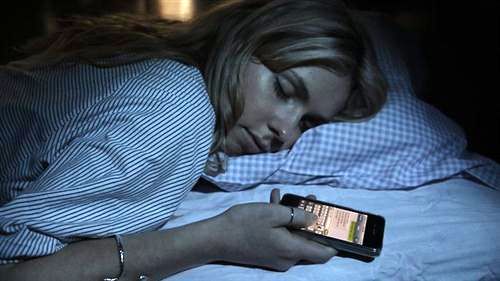 تلفن همراه عامل اختلال خواب است