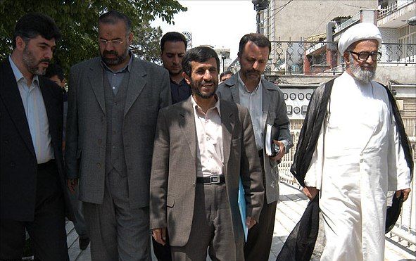 به بهانه سوم تیر / احمدی نژاد چگونه از شهرداری به ریاست جمهوری رسید؟