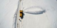 تصاویر تلاش راهداران برای بازگشایی جاده‌های برفی