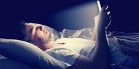 موبایل‌بازی قبل از خواب و تاثیر آن بر سلامت روان