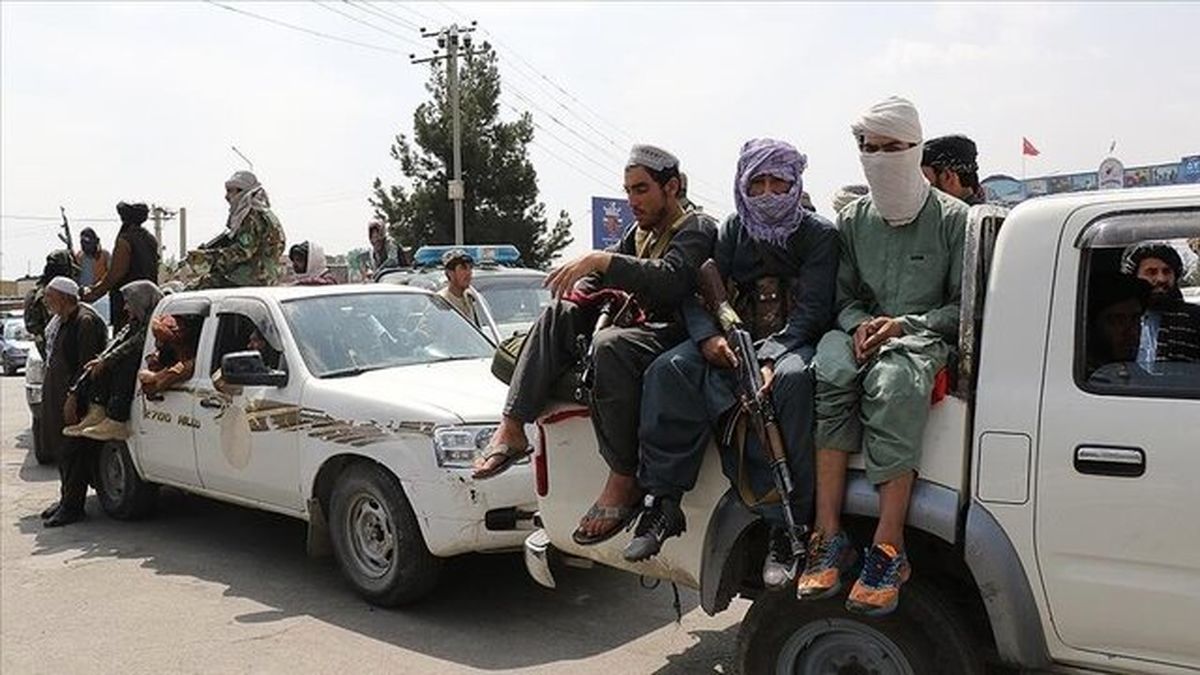 امر به‌معروف به روش طالبان /بازرسی موبایل و موتورهای شخصی ممنوع شد!