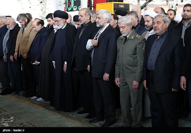 اقامه نماز بر پیکر آیت الله هاشمی رفسنجانی توسط مقام معظم رهبری
