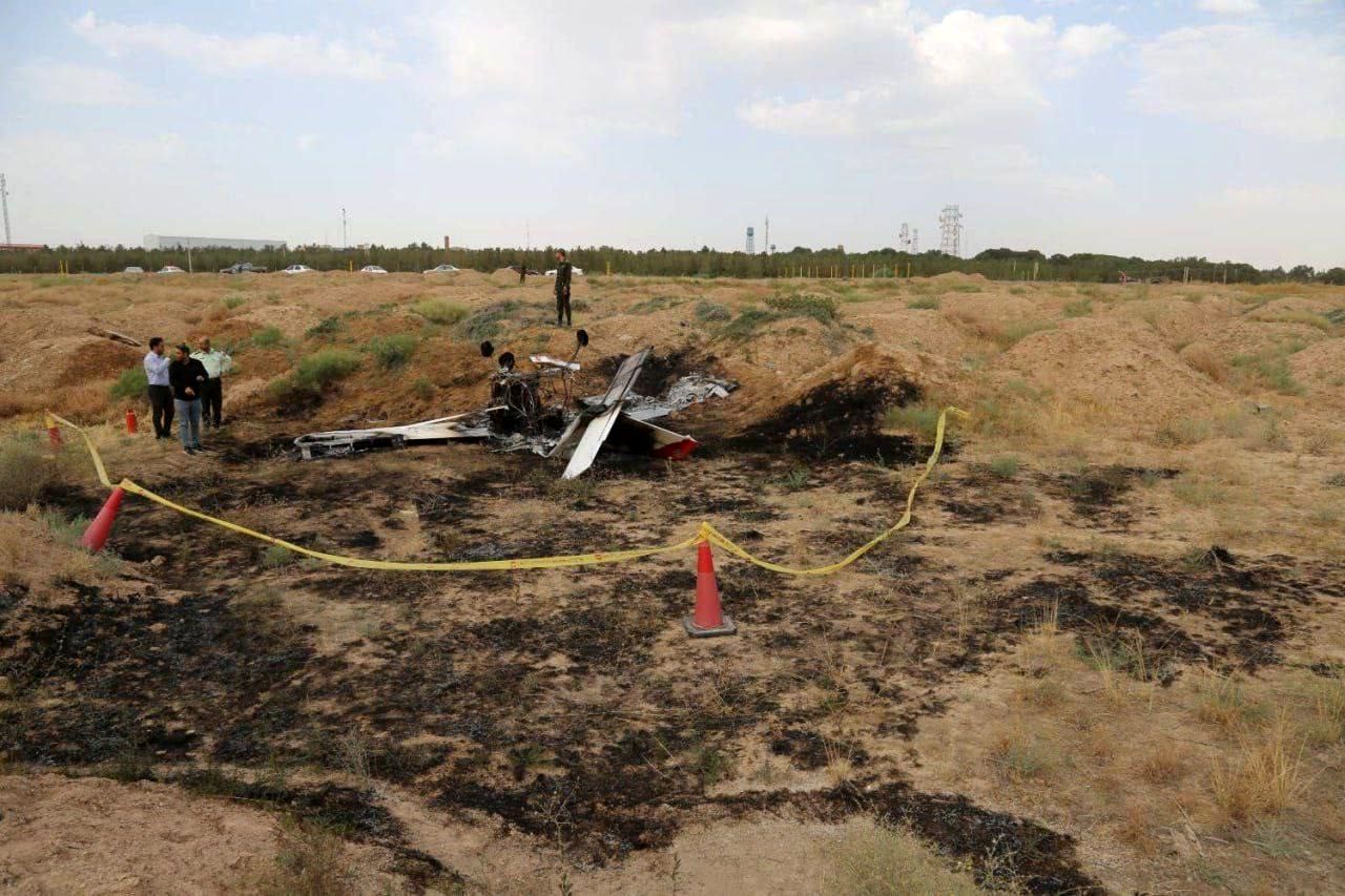 اولین تصاویر از محل سقوط یک هواپیما در کرج
