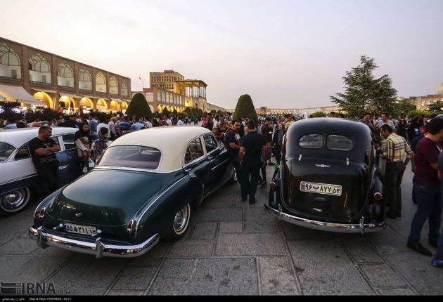 همایش خودروهای کلاسیک در میدان نقش جهان