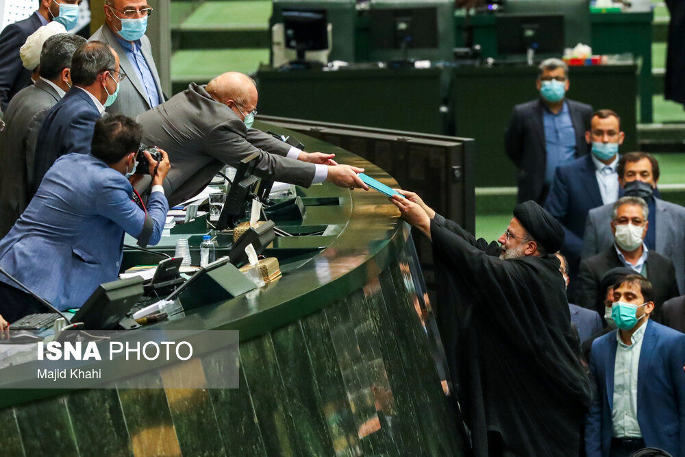 مقایسه رفتار قالیباف در برابر لایحه بودجه دولت روحانی و رئیسی +عکس