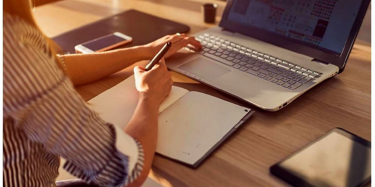 آینده آموزش؛ از جزوههای کاغذی تا کلاسهای آنلاین تعاملی