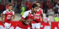 مدافع پرسپولیس امشب در دو جبهه می جنگد
