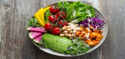 10 ماده غذایی مفید که از داشتن یک رژیم غذایی با کمترین میزان کربوهیدرات جلوگیری میکند