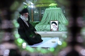 حضور رهبر انقلاب در مرقد امام خمینی(ره) و گلزار شهدا