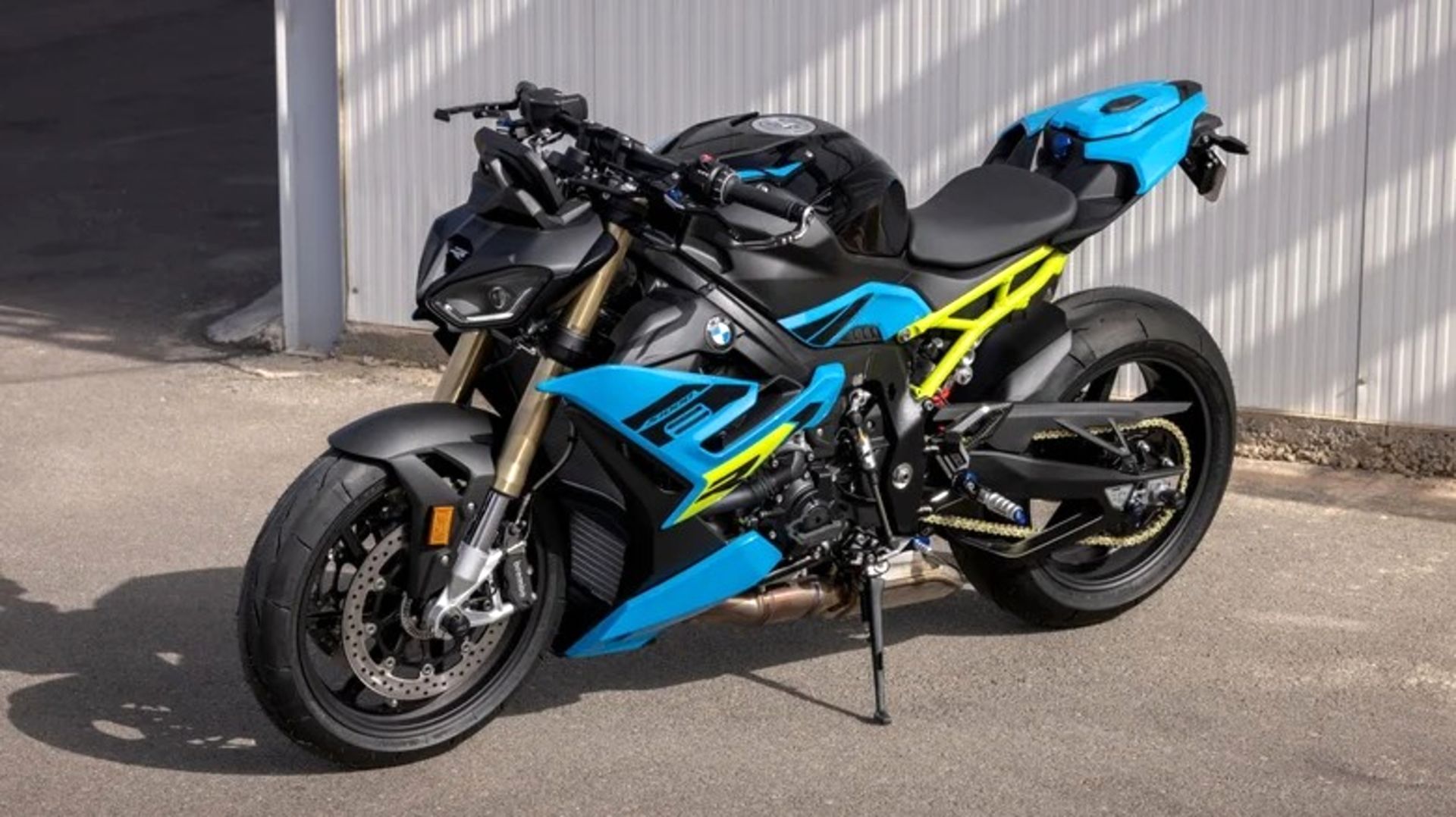 بی ام و S1000r
