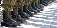 انتقاد عضو هیات رئیسه مجلس از کاهش حقوق سربازان