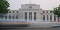 دست روی دست گذاشتن فدرال‌رزرو، سیاست بازار آزاد نیست | بانک مرکزی حتی با سکوت هم مداخله می‌کند | هیچ چیز مانند شکست موفقیت‌آمیز نیست | چرا فدرال‌رزرو نباید و نمی‌تواند «هیچ کاری نکند»؟ 