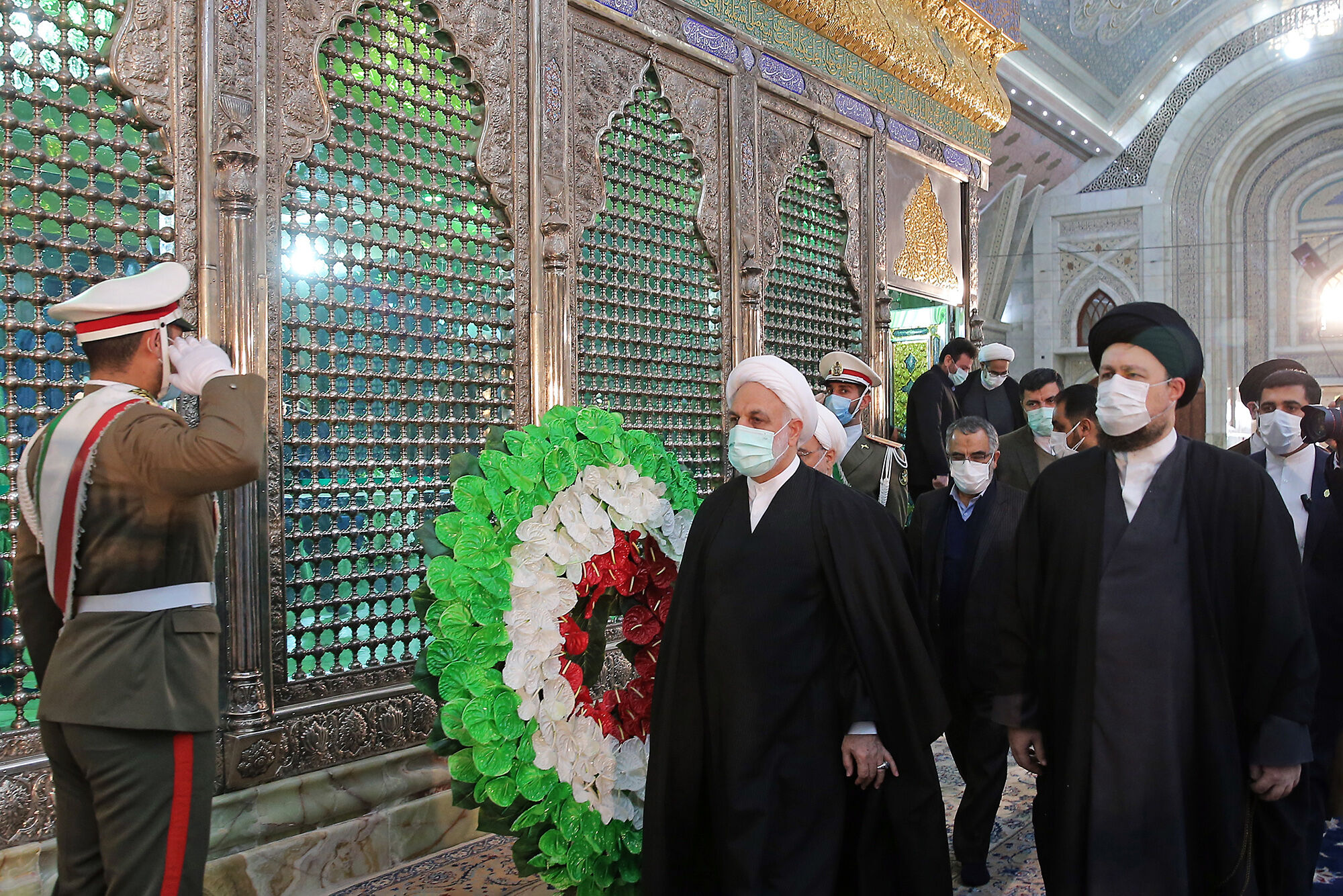 فاتحه خوانی محسنی اژه ای و سید حسن خمینی بر مزار آیت الله هاشمی رفسنجانی+ عکس