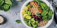 با این غذاها بعد از 40 سالگی دیرتر پیر شوید