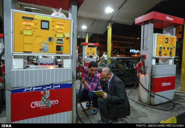 برنامه مجلس برای اختصاص ماهانه 20 لیتر بنزین به هر ایرانی