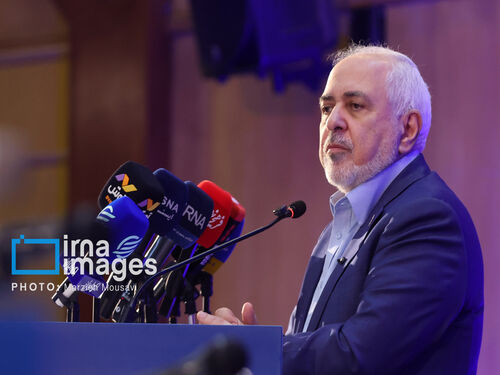 ظریف: جنایت‌های جنگی نه با روایت‌های سیاسی پاک می‌شوند، نه با گذر زمان