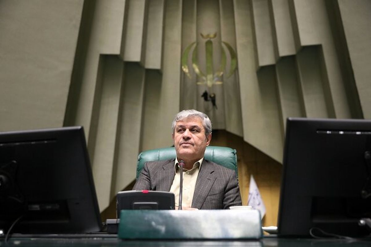 گلایه تاجگردون از دولت پزشکیان / دولت در سیاست تک‌نرخی کردن ارز ناکام ماند / هم منابع از دست رفت هم رانت توزیع شد