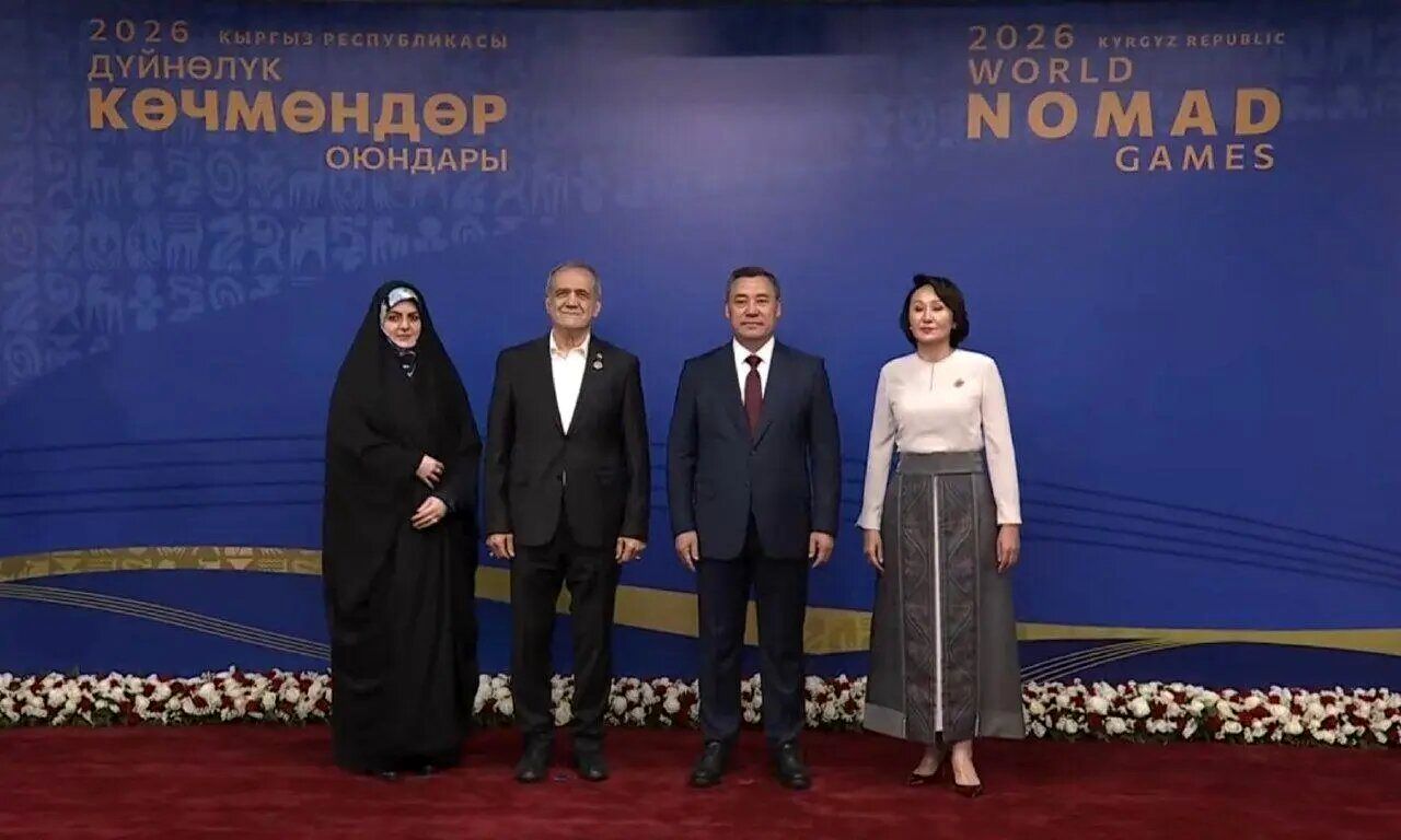 پزشکیان و دخترش در افتتاحیه مسابقات جهانی قرقیزستان/ عکس رئیس جمهور ایران روی بیلبورد رفت+ تصاویر