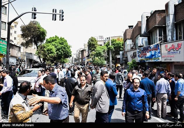 تصاویر آتش سوزی زنجیره‌ای خودروها در تهران