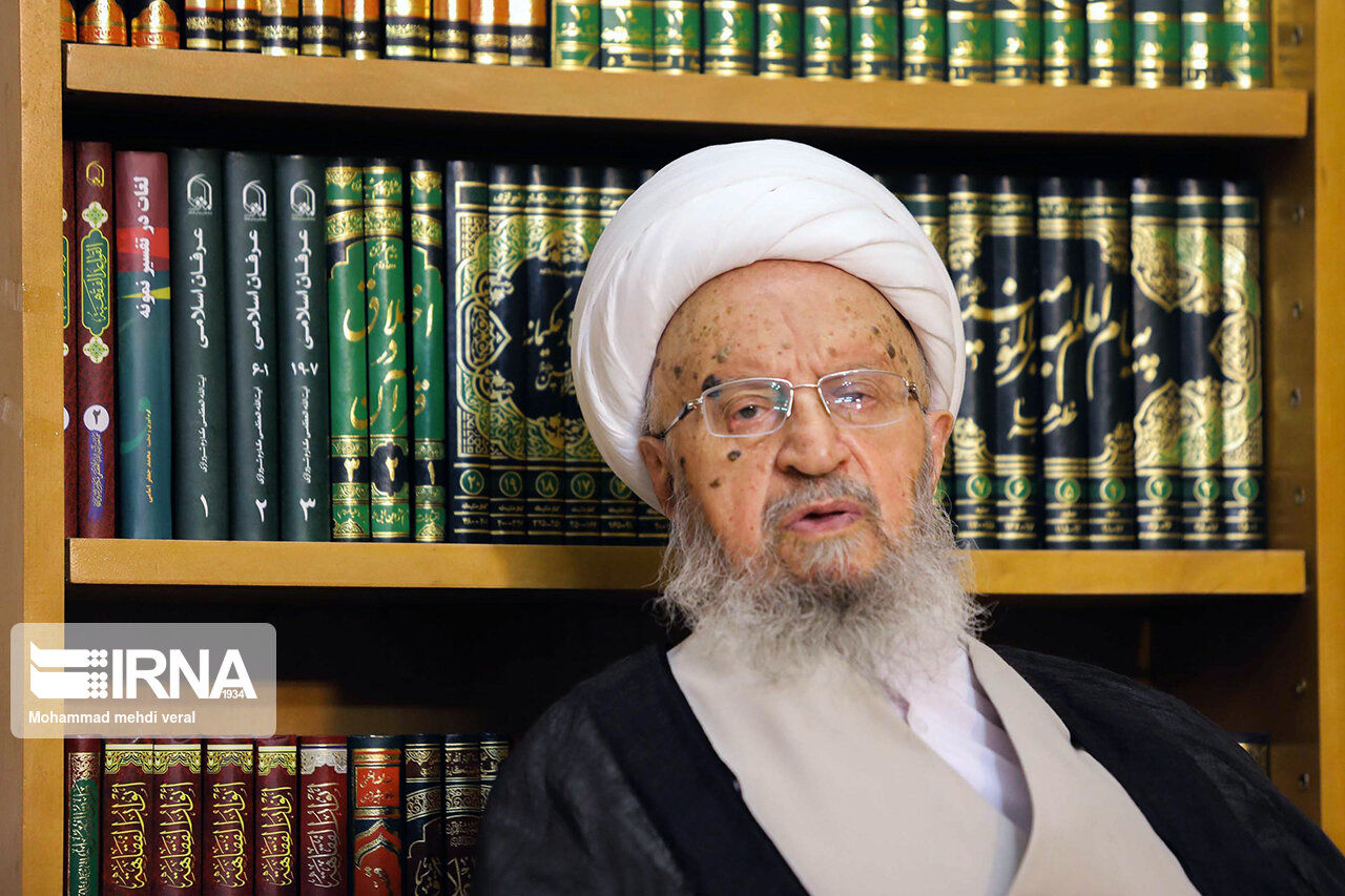 آیت الله مکارم شیرازی: استغفار راهکار مؤثر برای رفع خشکسالی، کمبود آب و کاهش جمعیت است