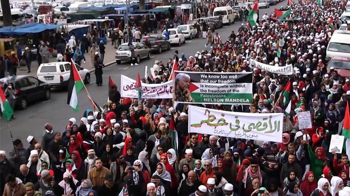 حمایت مردم آفریقای جنوبی از فلسطین / راهپیمایی گسترده در خیابان‌های کیپ‌تاون