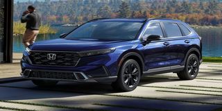 افزایش نجومی قیمت خودروهای وارداتی در هفته میانی آبان | شاسی‌بلند محبوب ژاپنی یک میلیارد تومان گران شد +جدول