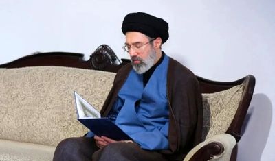 رهبر شهید مخالف انتخاب فرزندشان برای رهبری بعد از خودشان بودند؟/ عضو مجلس خبرگان: روزهایی که خبرگان با رهبری دیدار داشتند آیت الله سیدمجتبی خامنه‌ای از منزل خارج نمی‌شدند که مبادا بحث جانشینی ایشان دوباره مطرح شود