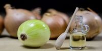 چگونه آب پیاز باعث جلوگیری از ریزش مو می‌شود؟

