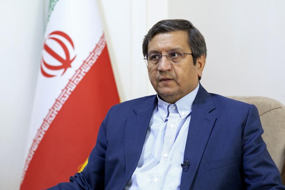 توئیت احساسی عبدالناصر همتی درباره مظلومیت مهسا امینی/ با روح و روان جوانان بازی نکنید 