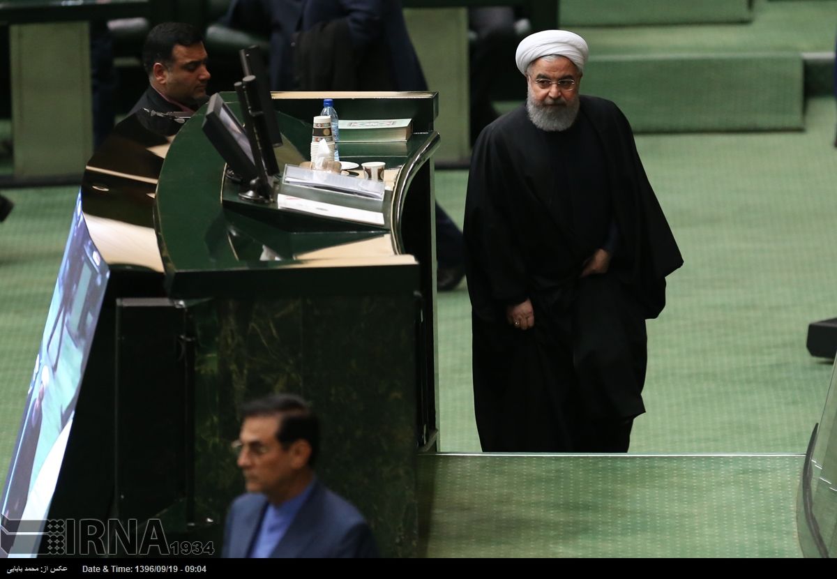 حسن روحانی برای ارائه لایحه بودجه 98 وارد مجلس شد/ همراهان رئیس‌جمهور