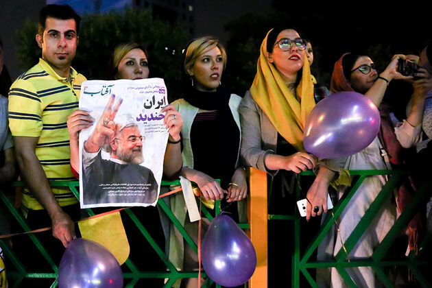 جشن و شادی مردم تهران برای پیروزی حسن روحانی