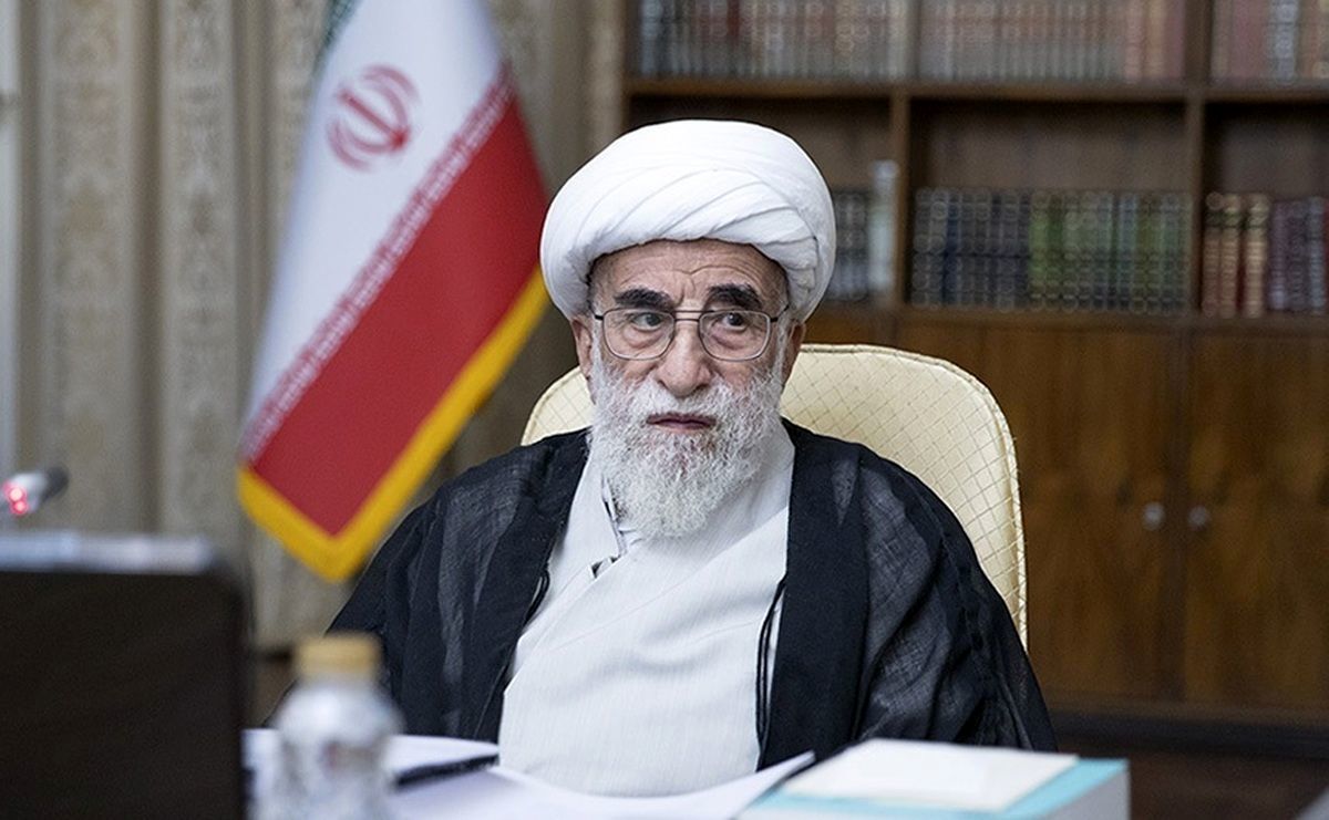 تصاویری از آیت الله جنتی با ویلچر