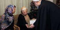 حالت جالب و بی تکلف رئیس جمهوری در دیدار با خانواده شهید ارمنی + عکس